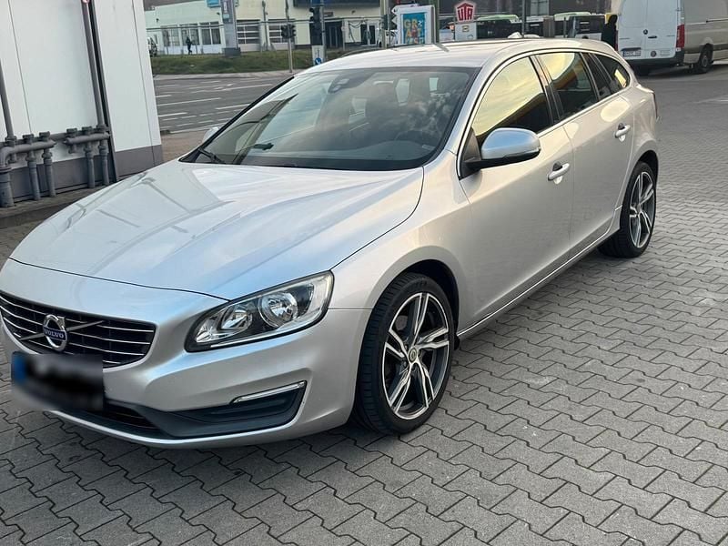 Gebraucht Volvo V60 190 PS (139 kW) 2015 Silber Kombi