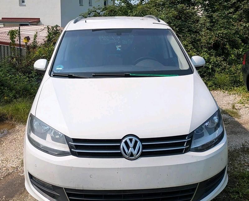 Second-hand VW Sharan 140 CP (102 kW) 2011 Alb Monovolum