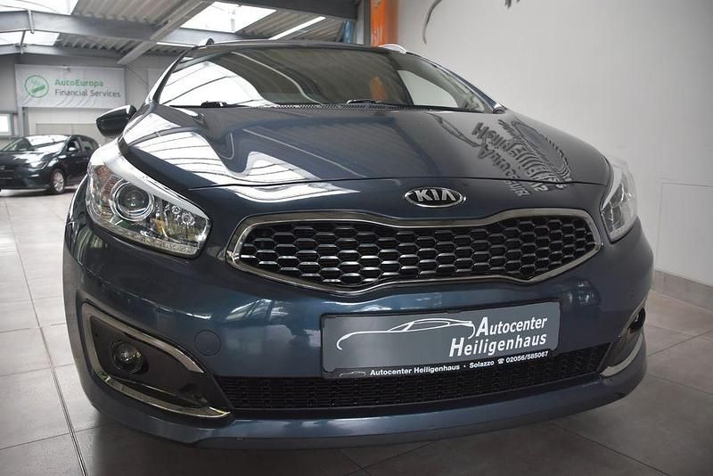 Blau Gebraucht 2018 Kia Ceed Sportswagon DREAM-TEAM Edition Kombi | 10.580 € (Guter Preis) - Bild 1/4