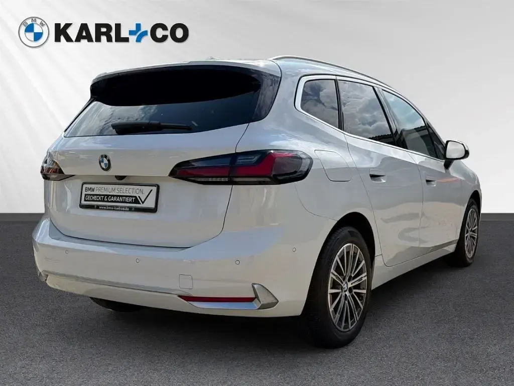 Gebraucht BMW 218 Active Tourer Luxury Line 150 PS (110 kW) 2023 Weiss Van / Kleinbus