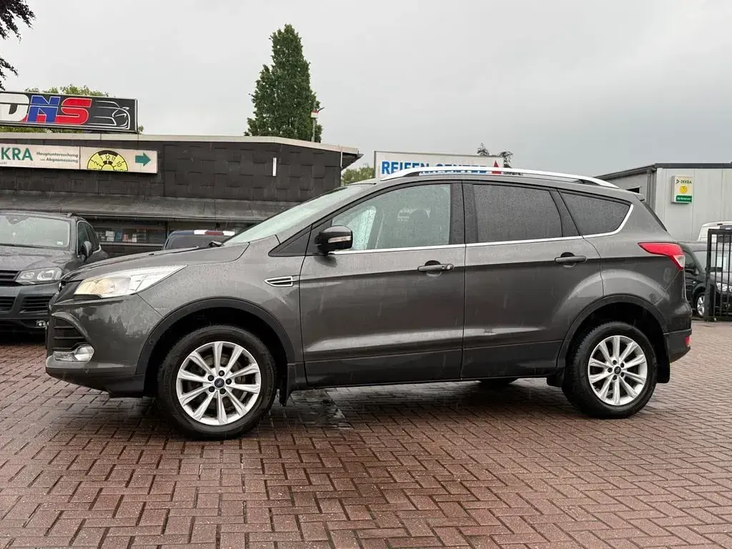 Gebraucht Ford Kuga Titanium 150 PS (110 kW) 2015 Grau SUV