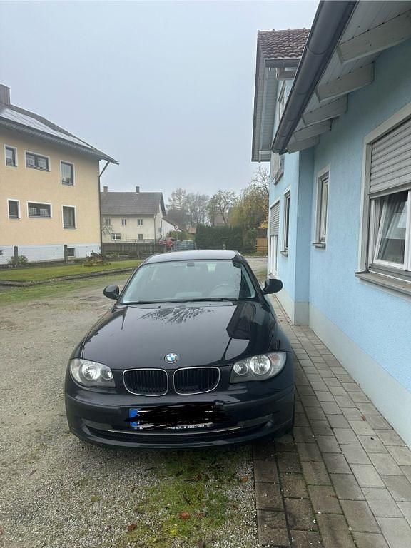 Schwarz Gebraucht 2009 BMW 116 Kleinwagen | 2.300 € (Superpreis) - Bild 1/4