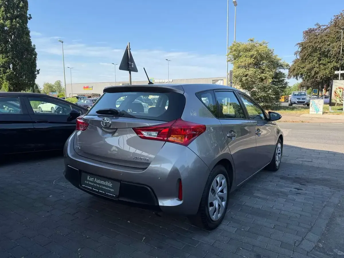 Gebraucht Toyota Auris Cool 99 PS (72 kW) 2015 Avantgarde bronze me Kleinwagen