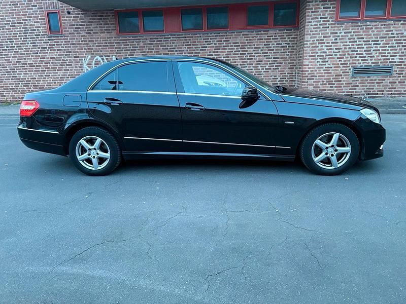 Gebraucht Mercedes E350 231 PS (169 kW) 2009 Schwarz Limousine