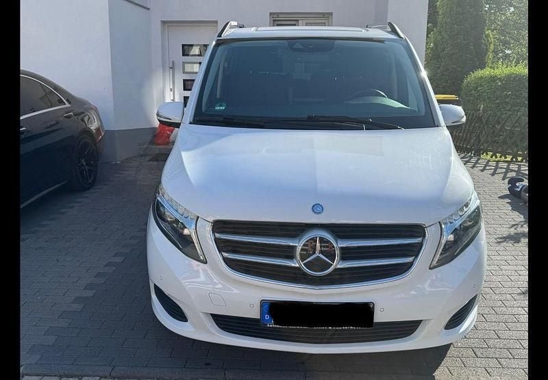 Gebraucht Mercedes V220 163 PS (119 kW) 2017 Weiß Van / Kleinbus