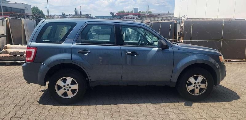 Second-hand Ford Escape 174 CP (127 kW) 2011 Albastru SUV