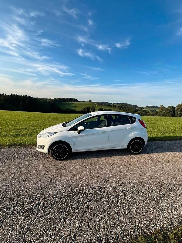 Gebraucht Ford Fiesta SYNC Edition 82 PS (60 kW) 2015 Weiß Kleinwagen