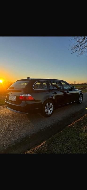 Gebraucht BMW 525 197 PS (144 kW) 2007 Schwarz Kombi
