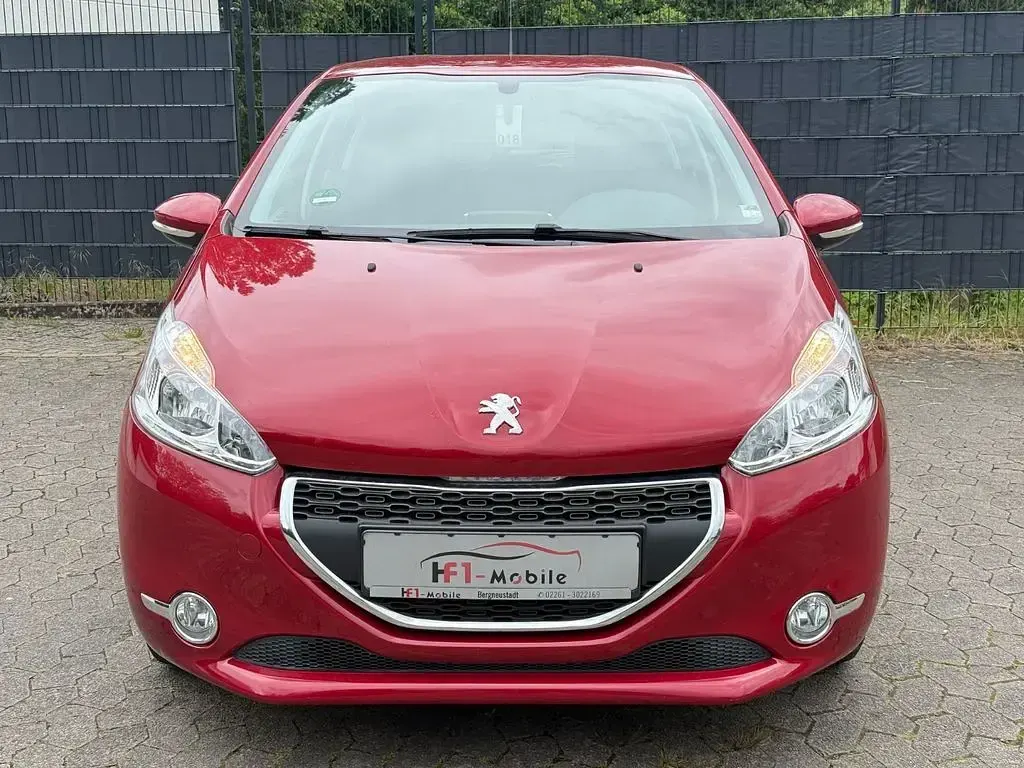 Gebraucht Peugeot 208 Active 68 PS (50 kW) 2013 Rot Kleinwagen