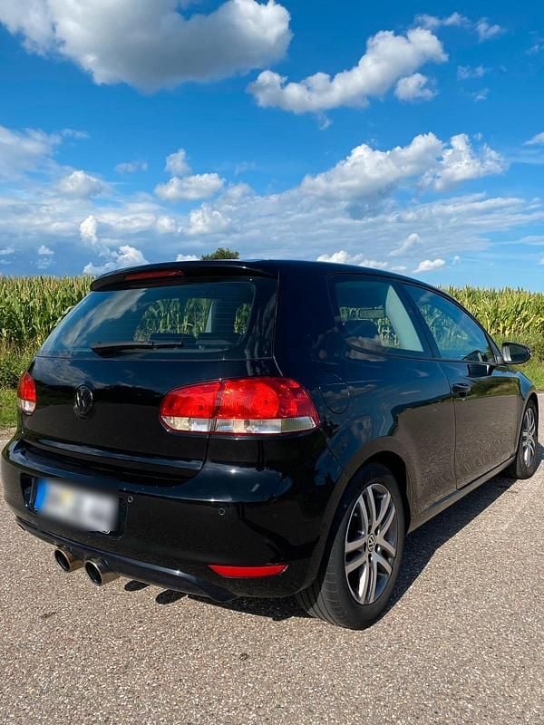 Schwarz Gebraucht 2009 VW Golf VI Kleinwagen | 6.999 € - Bild 1/4