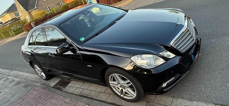 Gebraucht Mercedes E250 204 PS (150 kW) 2010 Schwarz Limousine