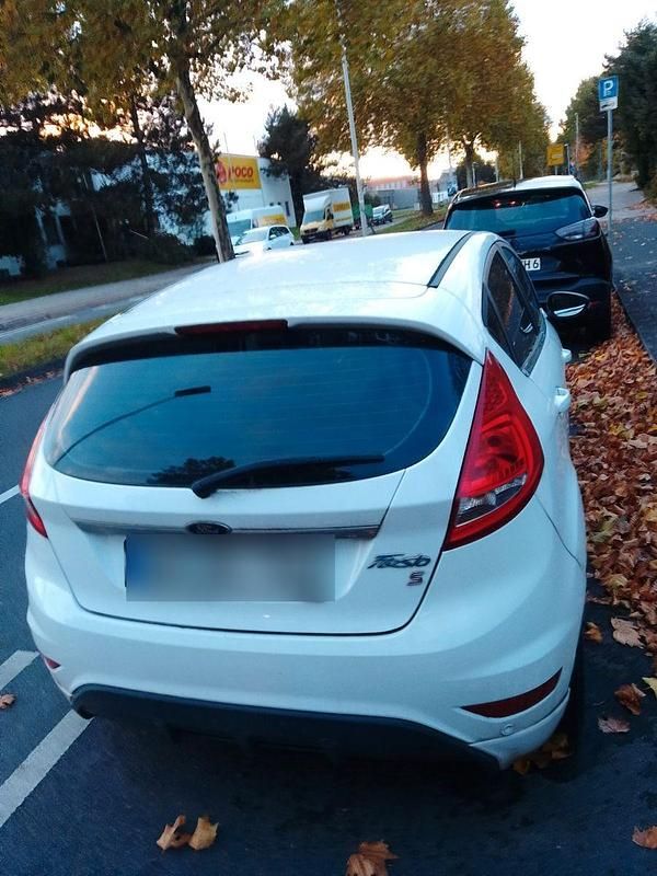 Gebraucht Ford Fiesta Titanium 82 PS (60 kW) 2010 Weiß Kleinwagen