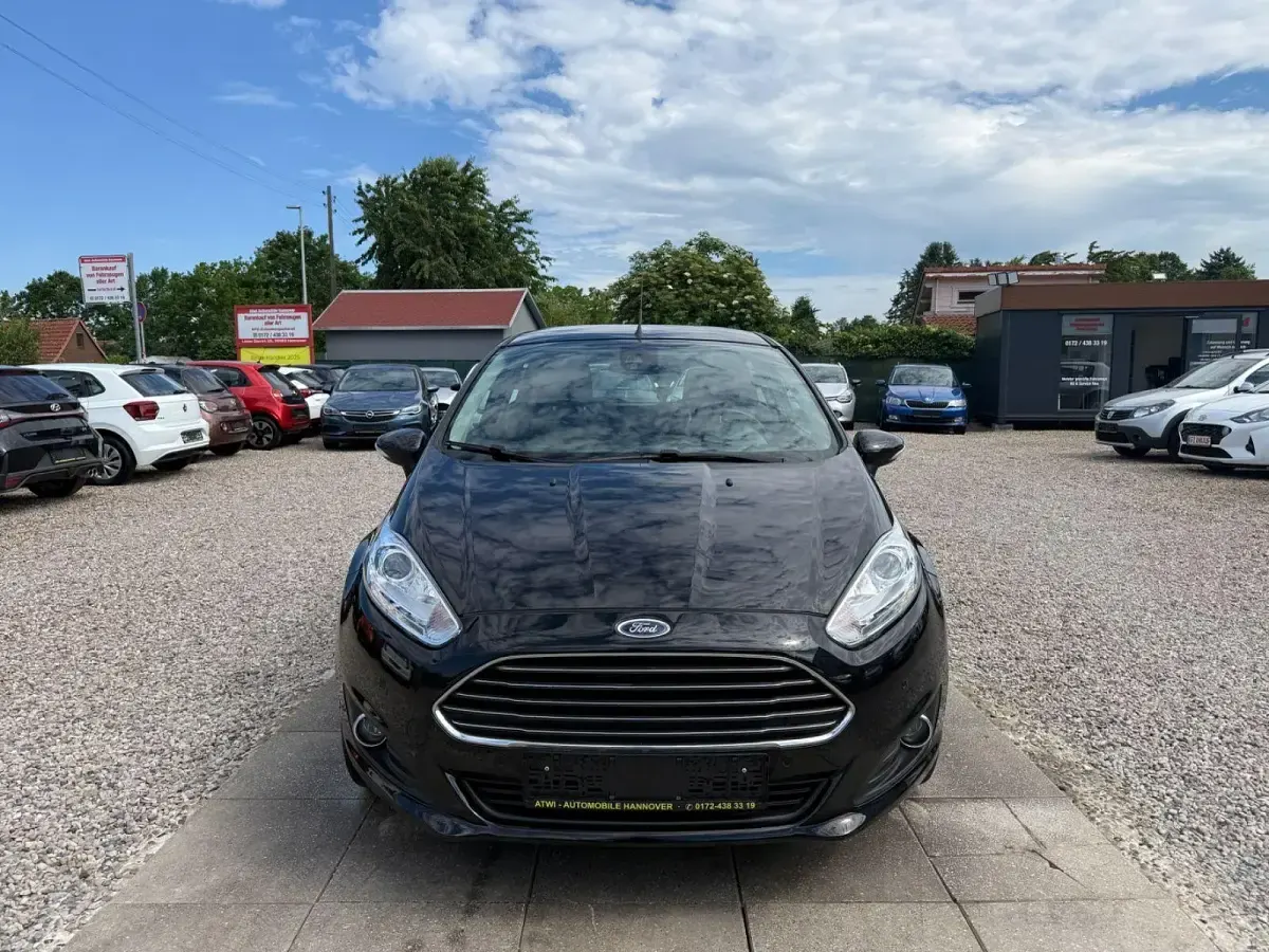 Gebraucht Ford Fiesta Titanium 101 PS (74 kW) 2013 Schwarz Kleinwagen