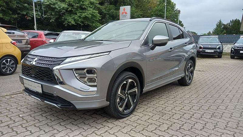 Platinumgrau Gebraucht 2023 Mitsubishi Eclipse Cross Plus SUV | 27.490 € (Fairer Preis) - Bild 1/4
