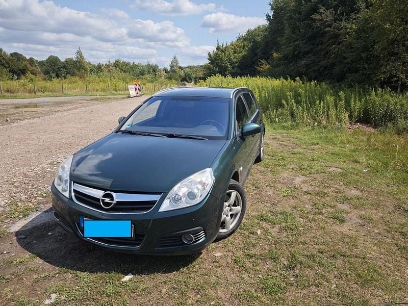 Grün Gebraucht 2007 Opel Signum Edition Kombi | 2.999 € (Etwas zu teuer) - Bild 1/4