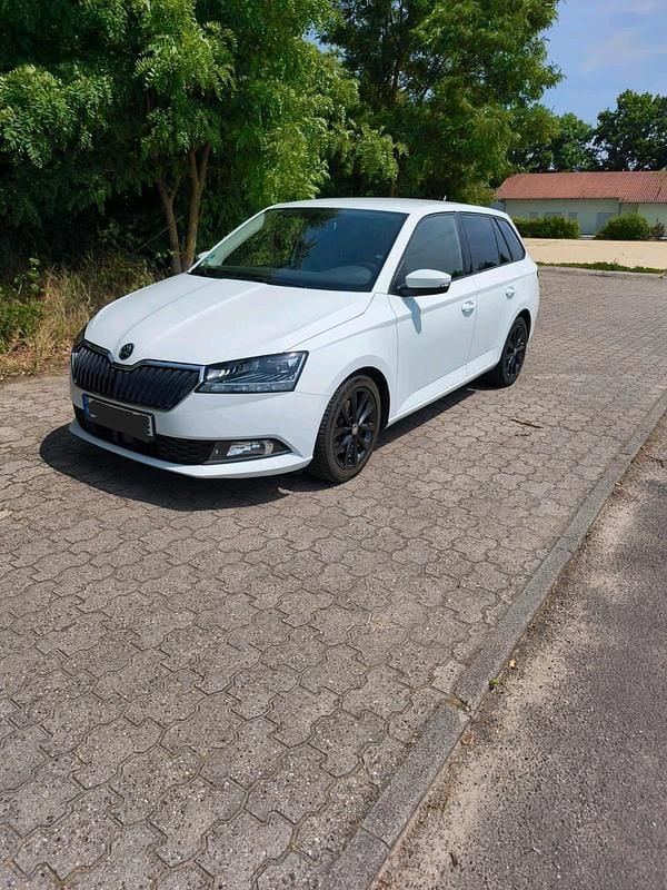 Weiß Gebraucht 2019 Skoda Fabia Kombi | 10.500 € (Fairer Preis) - Bild 1/4