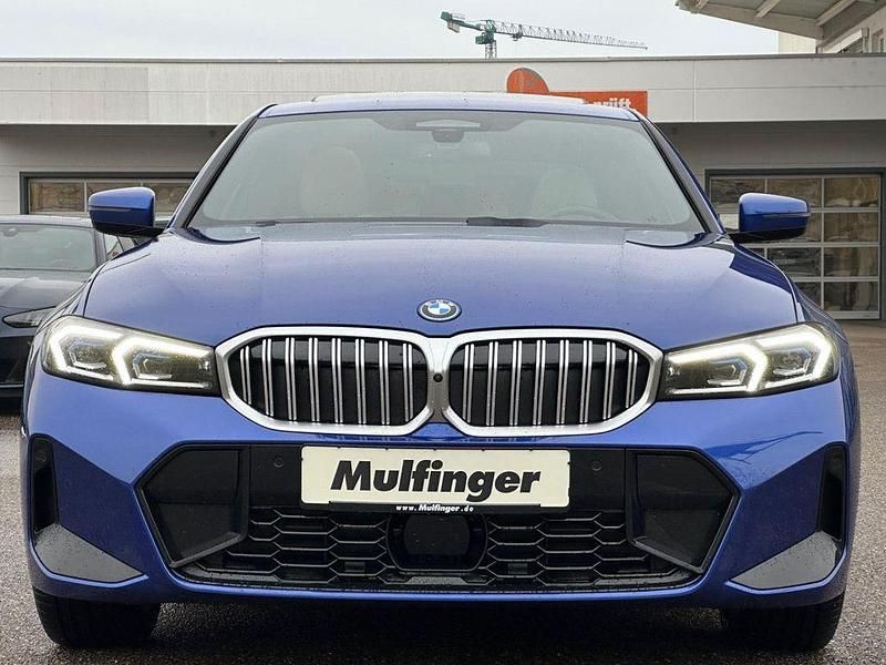 Gebraucht BMW 330e Sport Line 292 PS (214 kW) 2024 Portimao blau (metallic) Limousine