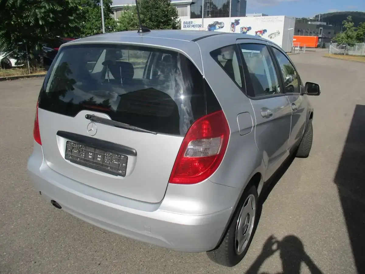 Gebraucht Mercedes A180 109 PS (80 kW) 2010 Silber Limousine