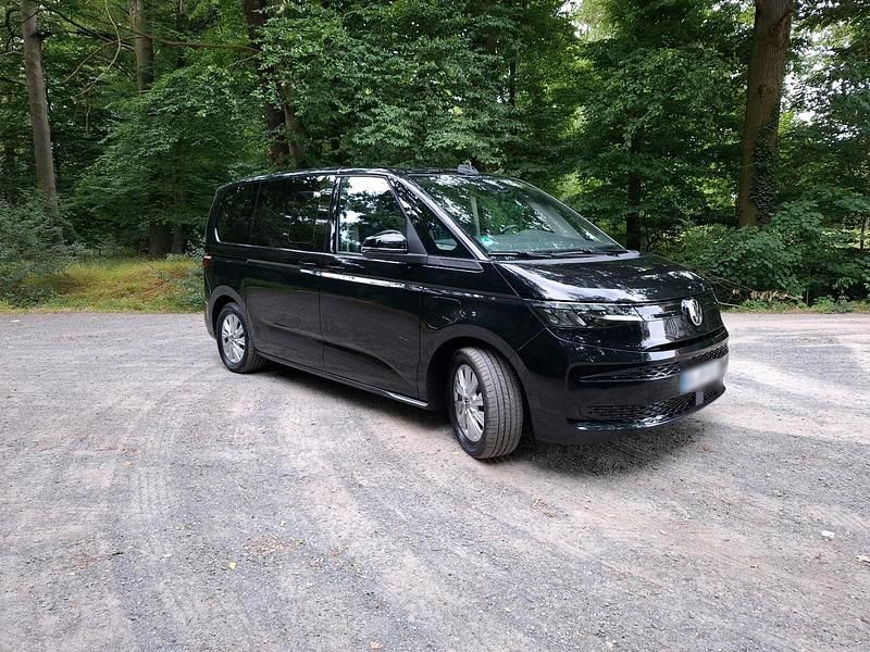 Second-hand VW Multivan 216 CP (158 kW) 2022 Negru Monovolum