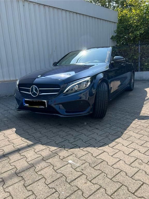 Blau Gebraucht 2016 Mercedes C250 AMG line Limousine | 17.500 € (Fairer Preis) - Bild 1/4