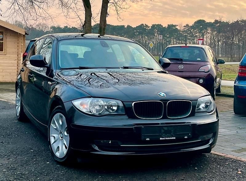 Gebraucht BMW 118 Advantage 143 PS (105 kW) 2011 Schwarz Kleinwagen
