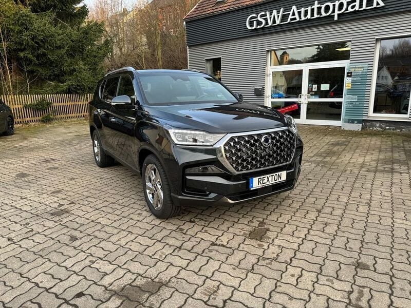 Grau Gebraucht 2024 Ssangyong Rexton Sapphire SUV | 47.199 € (Etwas zu teuer) - Bild 1/4