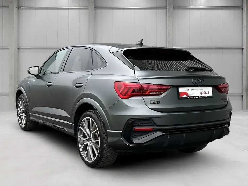 Gebraucht Audi Q3 Sportback Sport 200 PS (147 kW) 2022 Matteffektlackierung audi exclusive SUV