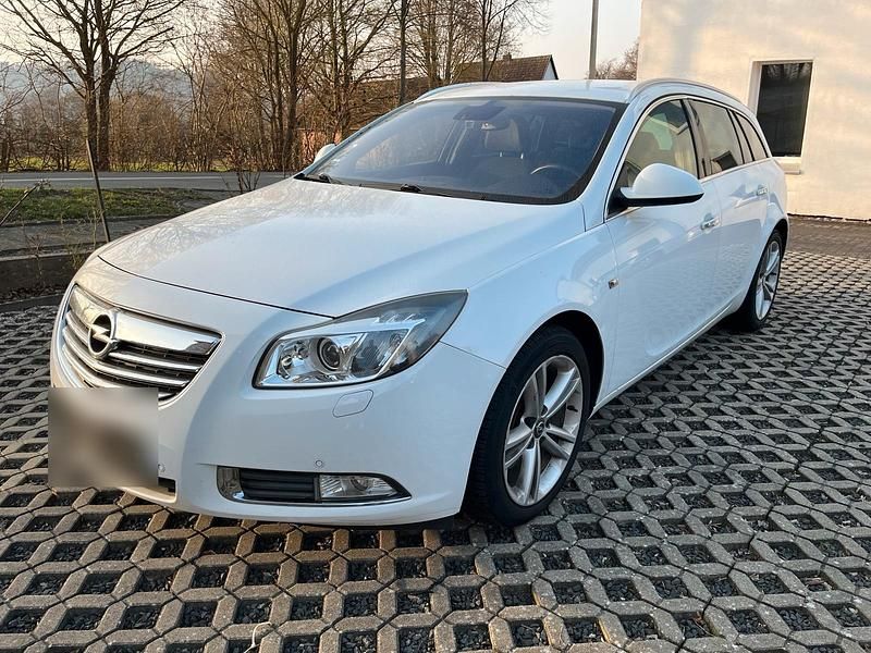Usado Opel Insignia 160 HP (117 kW) 2011 Branco Carrinha