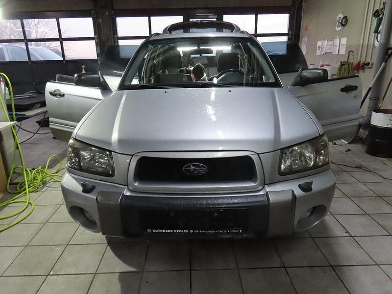 Silber Gebraucht 2005 Subaru Forester Comfort SUV | 4.390 € (Fairer Preis) - Bild 1/4