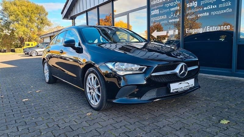 Schwarz Gebraucht 2020 Mercedes CLA180 Shooting Brake Kombi | 16.990 € (Superpreis) - Bild 1/4