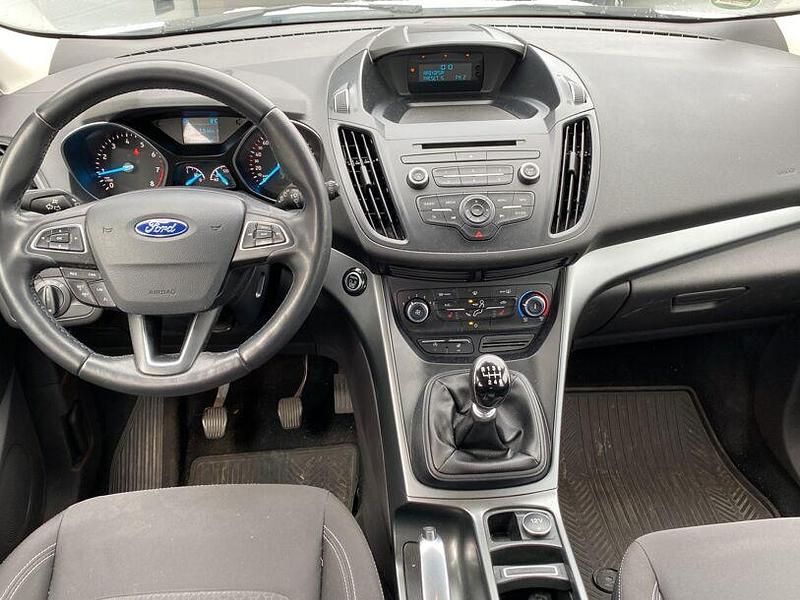 Usado Ford Kuga Trend 120 HP (88 kW) 2019 Branco SUV