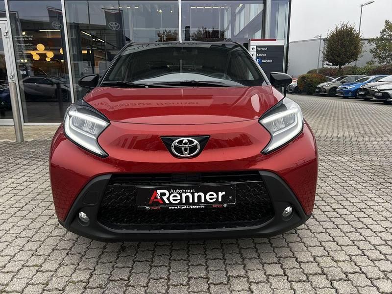 Rot Neu 2025 Toyota Aygo X SUV | 18.490 € - Bild 1/4
