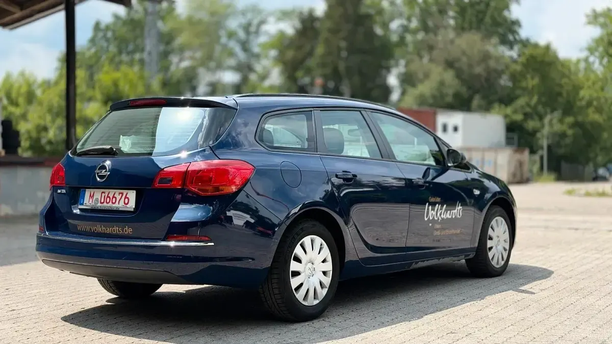 Gebraucht Opel Astra 116 PS (85 kW) 2015 Blau Kombi