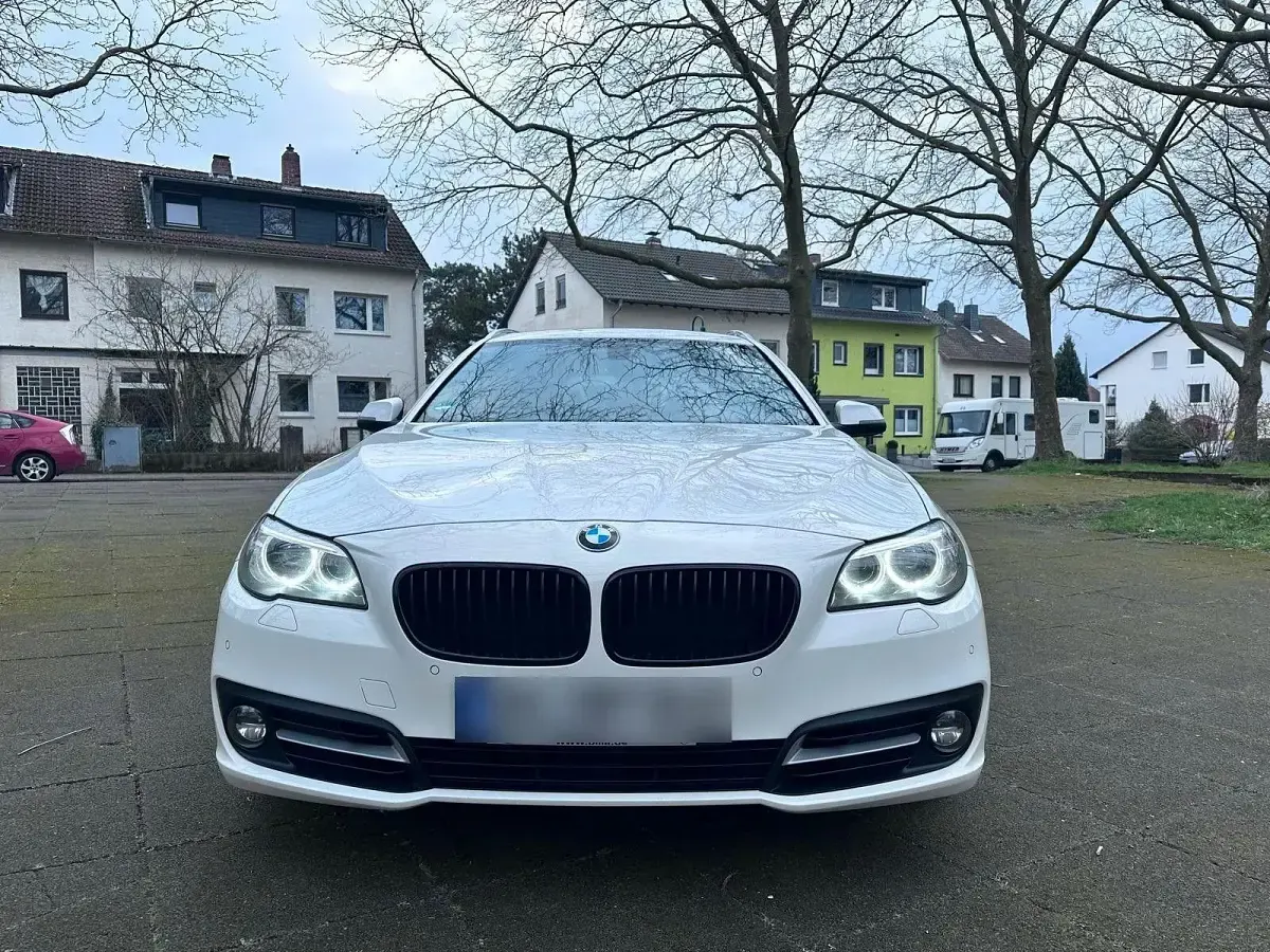 Gebraucht BMW 525 Sport Line 218 PS (160 kW) 2014 Weiß Kombi