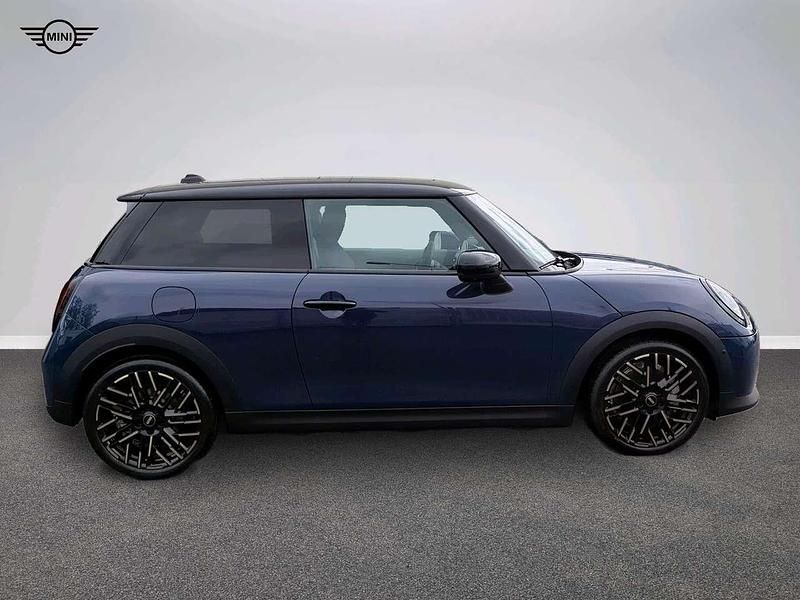 Gebraucht Mini Cooper Favoured 156 PS (114 kW) 2024 Blau Kleinwagen