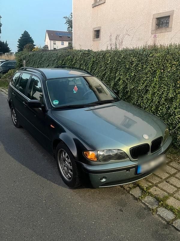 Schwarz Gebraucht 2002 BMW 320 Kombi | 1.000 € (Superpreis) - Bild 1/4