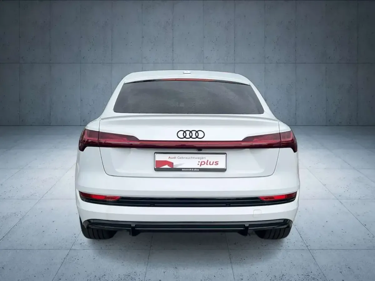 Gebraucht Audi e-tron S-Line 230 kW (313 PS) 2022 Gletscherweiß metallic SUV