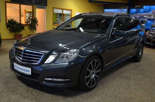Grau Gebraucht 2013 Mercedes E200 Kombi | 14.880 € (Teuer) - Bild 1/4
