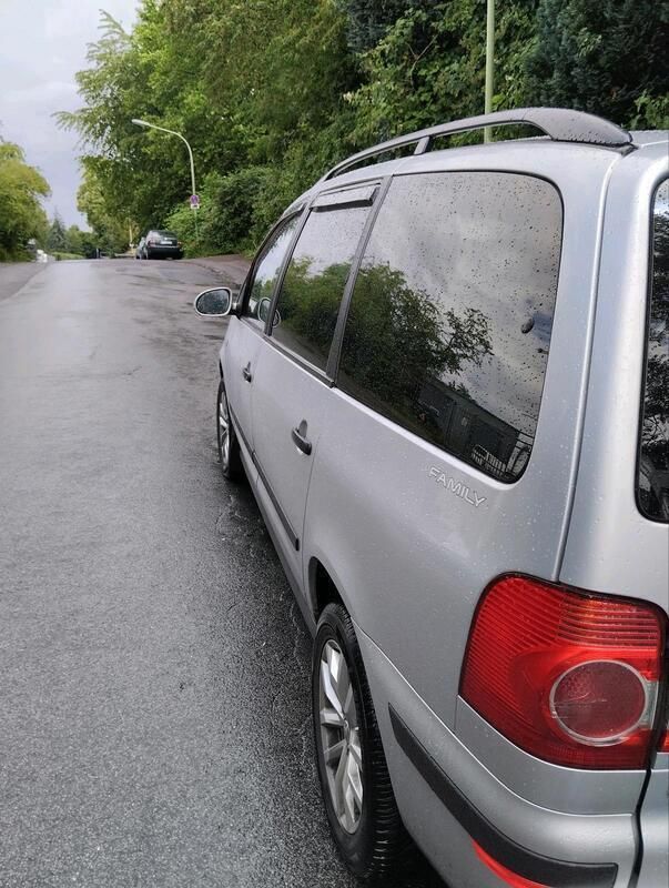 Silber Gebraucht 2004 VW Sharan Van / Kleinbus | 2.300 € - Bild 1/4