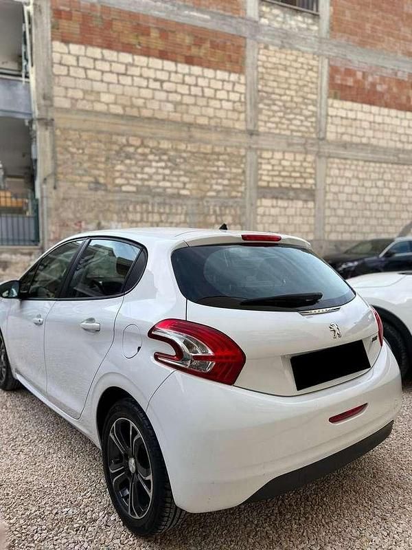 Weiß Gebraucht 2014 Peugeot 208 Access Kleinwagen | 4.500 € - Bild 1/3