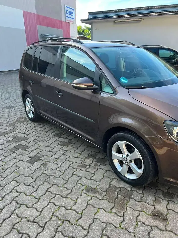 Gebraucht VW Touran Trendline 140 PS (102 kW) 2011 Toffeebraun metallic Van / Kleinbus