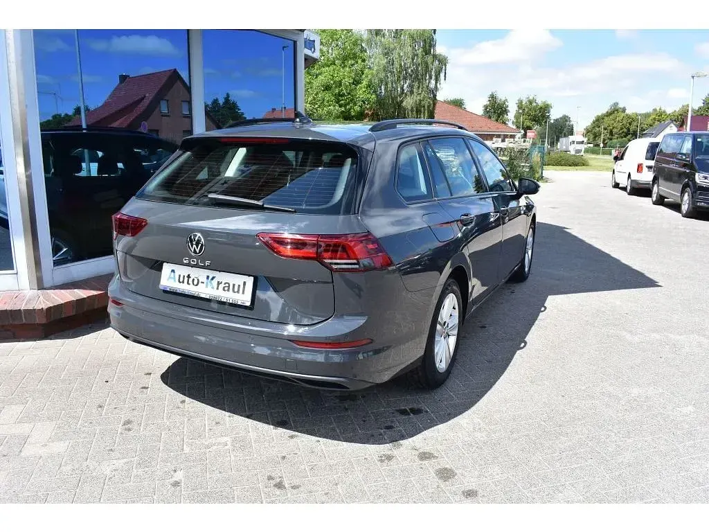 Gebraucht VW Golf VIII Life 150 PS (110 kW) 2022 Uranograu Kombi