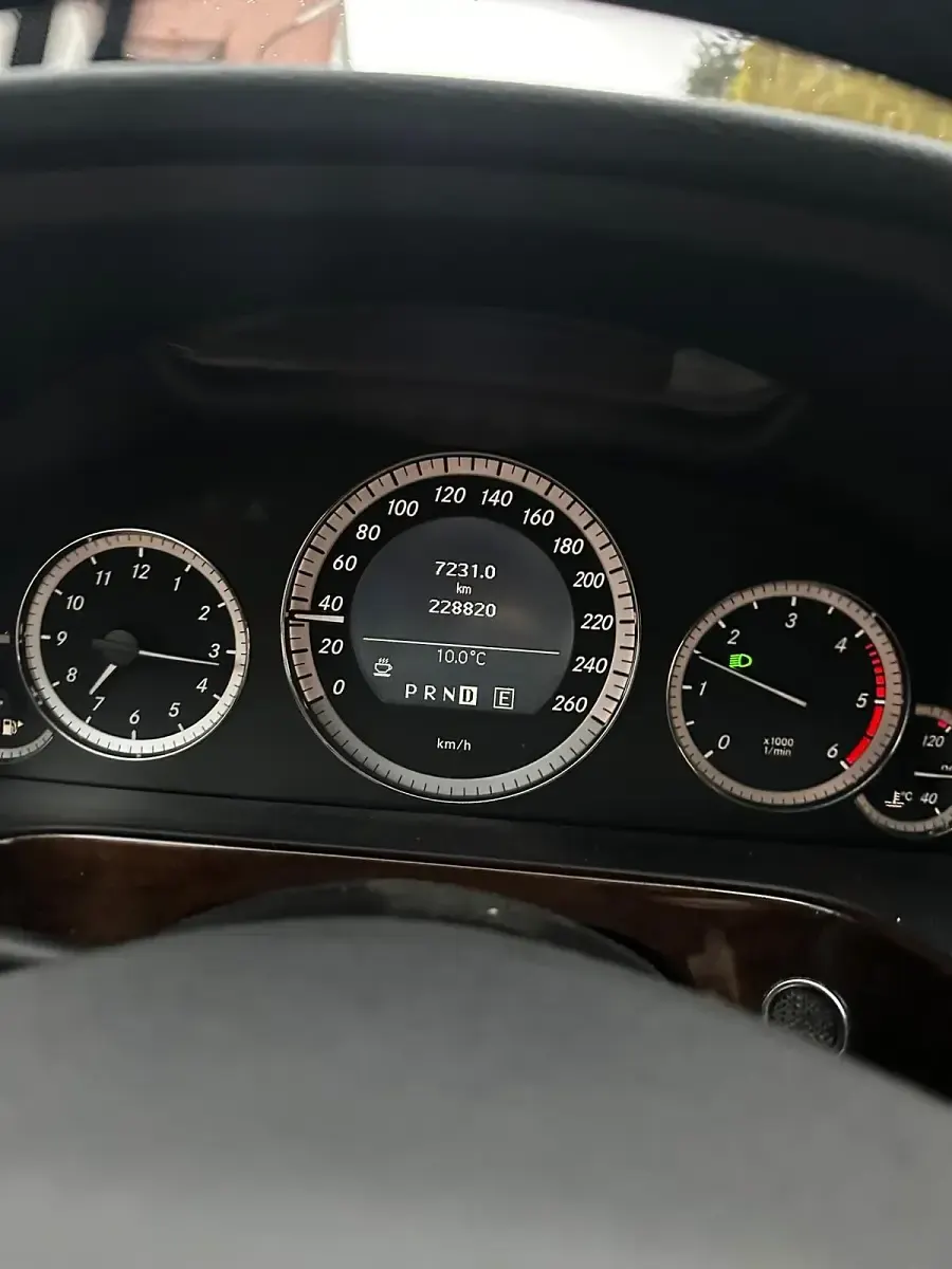 Gebraucht Mercedes E220 170 PS (125 kW) 2011 Blau Kombi