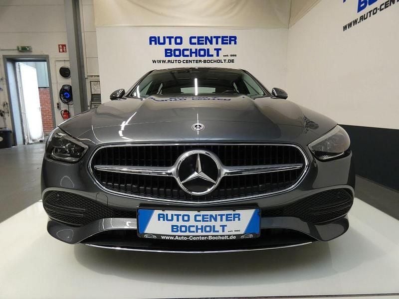 Grau Gebraucht 2022 Mercedes C200 Avantgarde Limousine | 33.400 € (Fairer Preis) - Bild 1/4