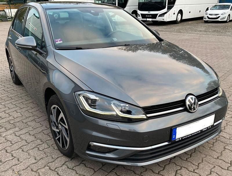 Grau Gebraucht 2019 VW Golf VII Join Limousine | 22.200 € (Teuer) - Bild 1/4