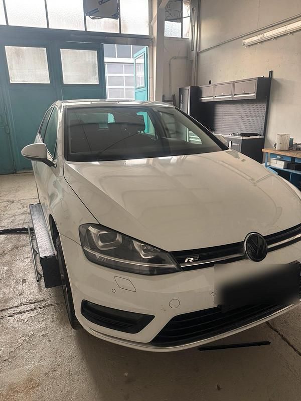 Weiß Gebraucht 2014 VW Golf Limousine | 8.500 € (Superpreis) - Bild 1/4