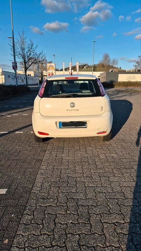 Gebraucht Fiat Punto 60 PS (44 kW) 2012 Weiß Kleinwagen