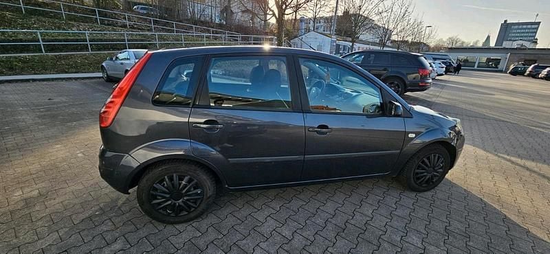 Gebraucht Ford Fiesta 80 PS (58 kW) 2008 Blau Kleinwagen