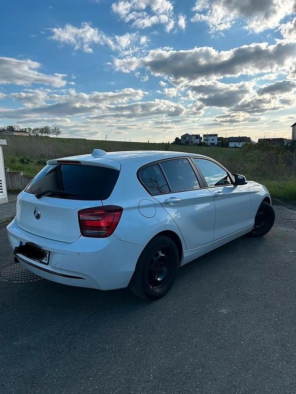 Gebraucht BMW 116 Sport Line 170 PS (125 kW) 2012 Weiß Kleinwagen
