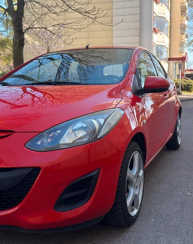 Second-hand Mazda 2 75 CP (55 kW) 2011 Roșu Hatchback